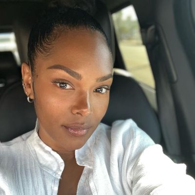 Keisha taking a selfie inside her car on a Sunday afternoon.